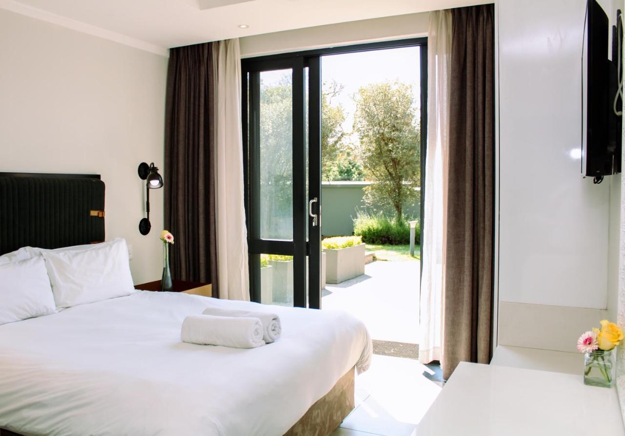 The Max Hotel Sandton Johannesburg Exterior photo